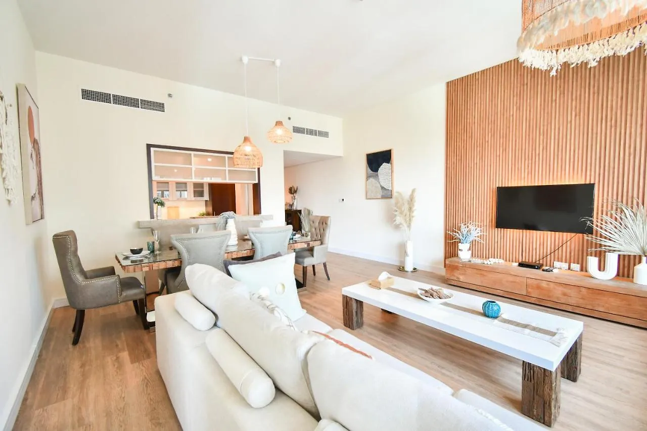 Downtown-High Floor Mesmerizing Fountain View 2Br Chic Apt Dubai Apartment
