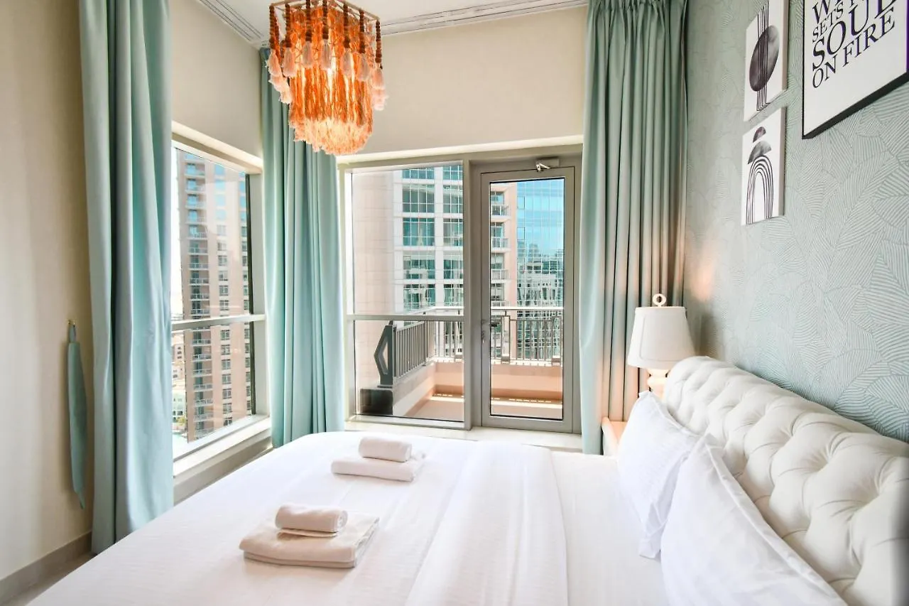 Downtown-High Floor Mesmerizing Fountain View 2Br Chic Apt Dubai Apartment