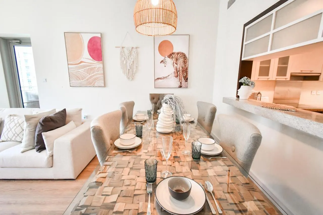 Downtown-High Floor Mesmerizing Fountain View 2Br Chic Apt Dubai Apartment